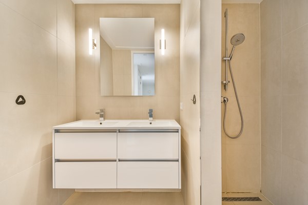 Medium property photo - Volkerakstraat 42-2, 1078 XT Amsterdam